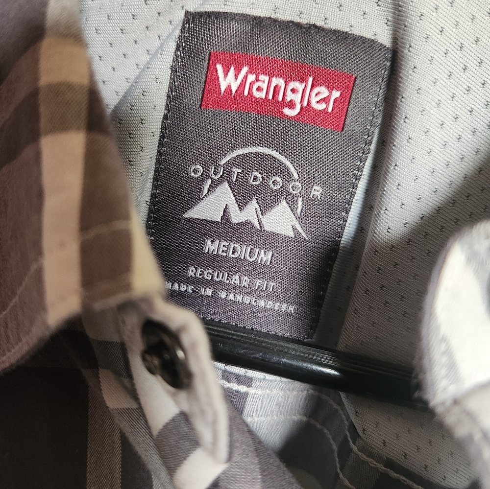 Wrangler Men's Black and White Plaid Shirt With Snaps- Medium - Picture 5 of 8